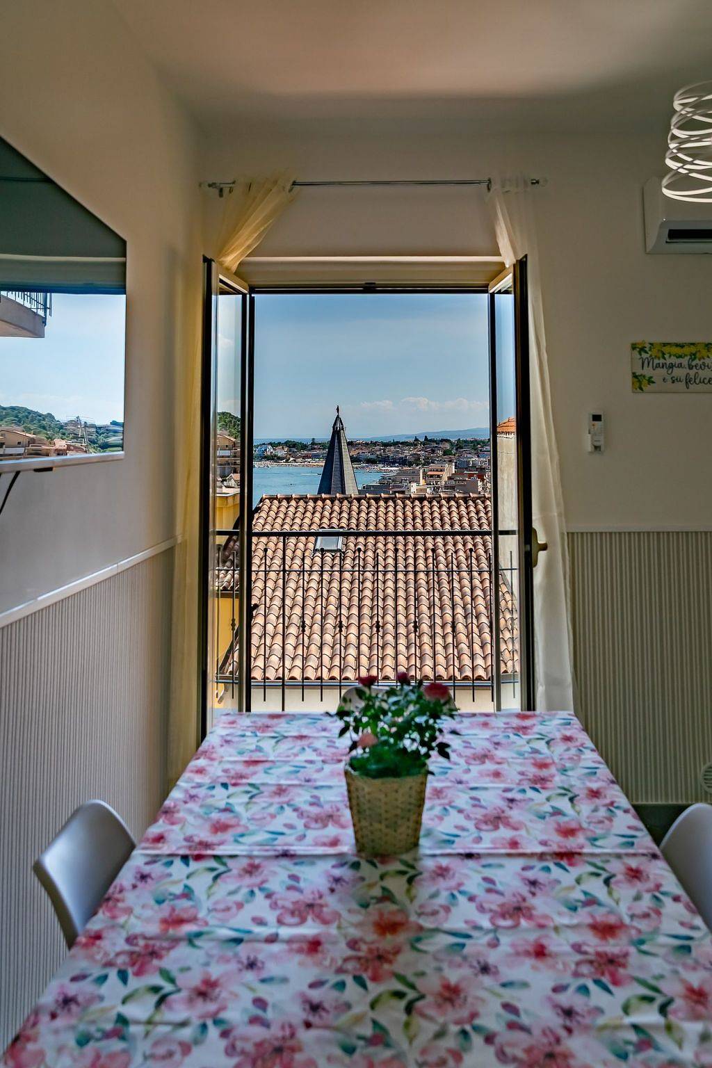 Entire apartment, 'Mare Blu' in Giardini-Naxos, Messina Province