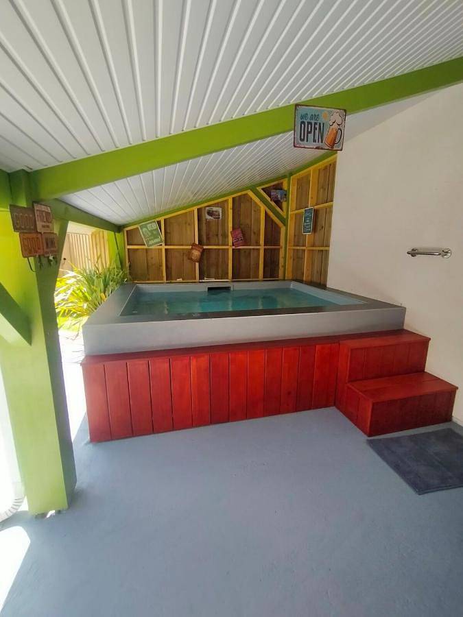 Location de vacances pour 4 personnes, avec jacuzzi ainsi que jardin et piscine à Brach - 3