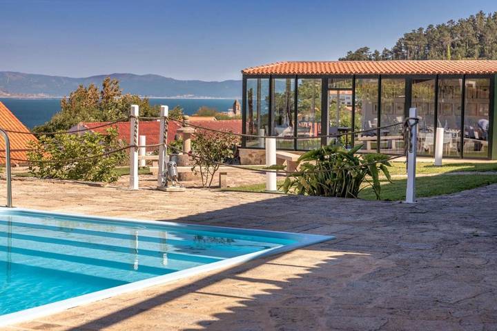 Apartamento para 2 personas, con vistas además de jardín y piscina en Finisterre