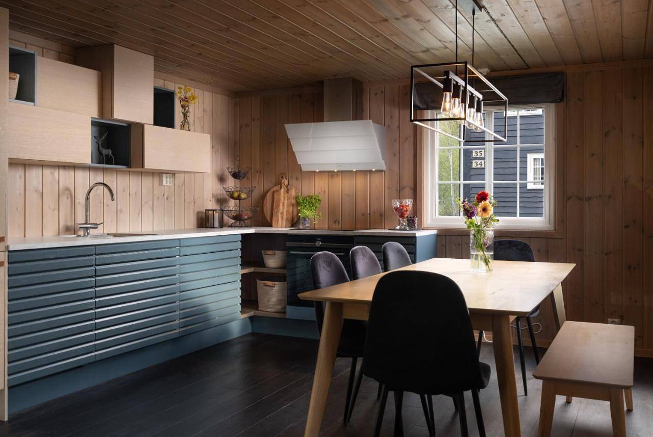 Ski and Bike in out Geilo Family Cabin Vestlia, 4Br, 2Bath, 2Wc, Sauna, Free Wifi & Parking, Geilo Sommerpark & Beach, Walk to shops & train Oslo bergen in Geilo, Hol