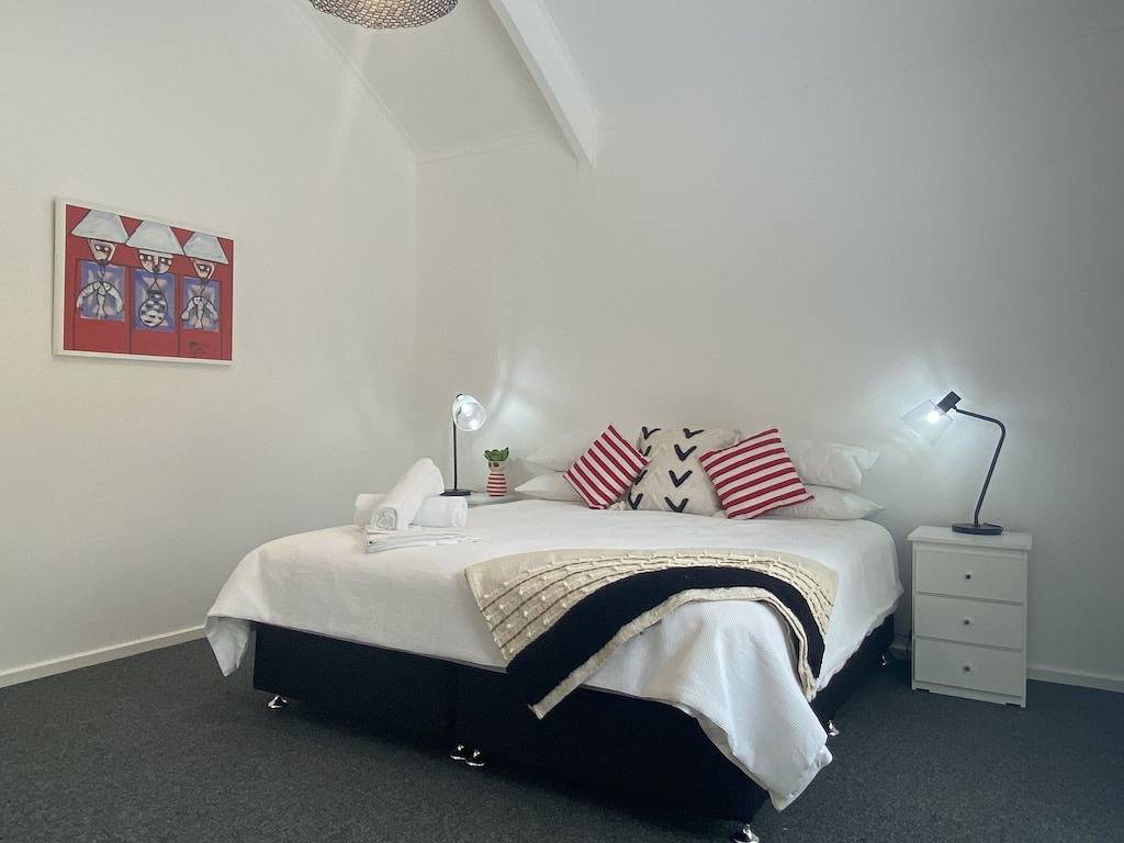 No 5 - Pristine property with an ocean blue back drop in Robe, South Australia