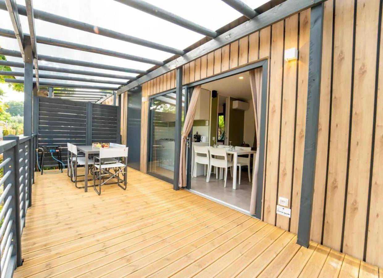 Vacanze Glamping Boutique in San Felice del Benaco, Gardasee-Berge
