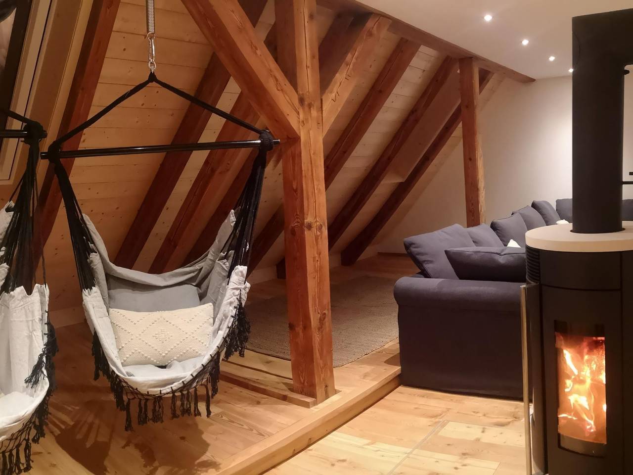 Ganze Wohnung, Moderne Ferienwohnung mit Hot Tub und Fasssauna in Hohenberg an der Eger, Landkreis Wunsiedel im Fichtelgebirge