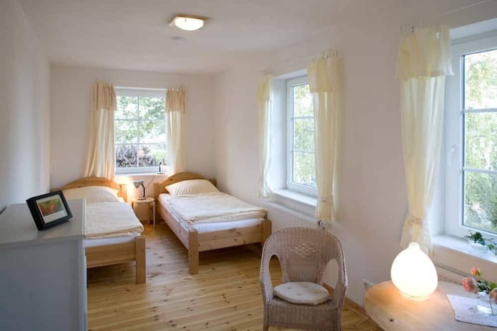 Ganze Wohnung, Fewo Hans - Urlaub mit Blick auf die Ostsee unmittelbar am Strand in Steinberghaff, Steinberg