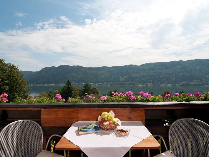 Ferienwohnung für 4 Personen, mit Seeblick und Garten in Treffen am Ossiacher See
