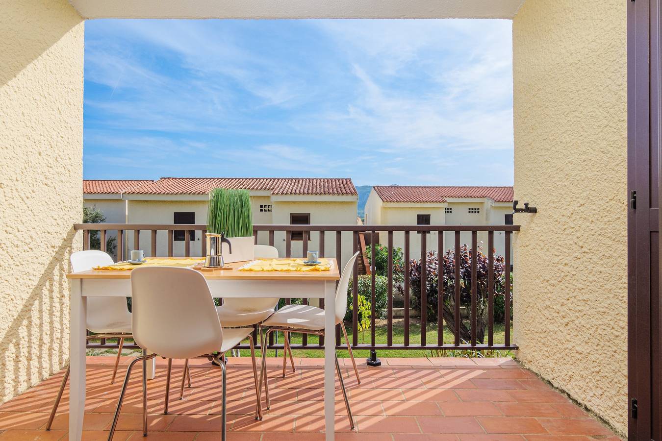 Appartamento intero, Appartamento 'Casa Giallo' vicino al mare con giardino e aria condizionata in Cannigione, Arzachena