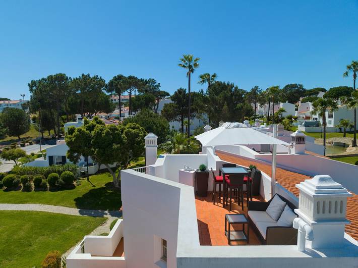 Villa 'Vila Senna' with Private Pool, Wi-Fi and Air Conditioning in Vale do Lobo, Almancil