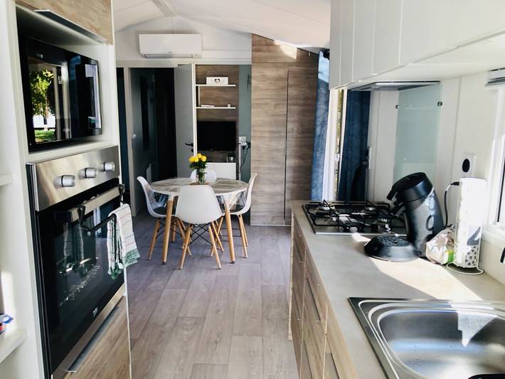 Mobil home pour 4 personnes, avec vue sur le lac ainsi que jardin et terrasse dans le Lot-et-Garonne - 4