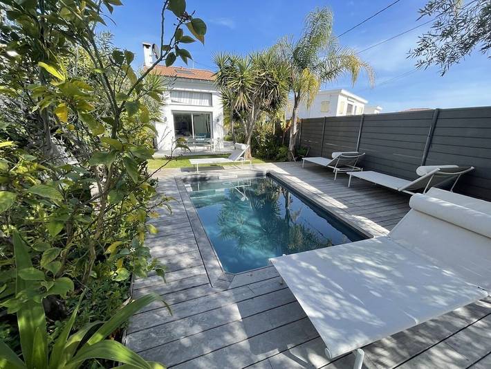 Villa für 4 Personen, mit Terrasse und Garten sowie Pool