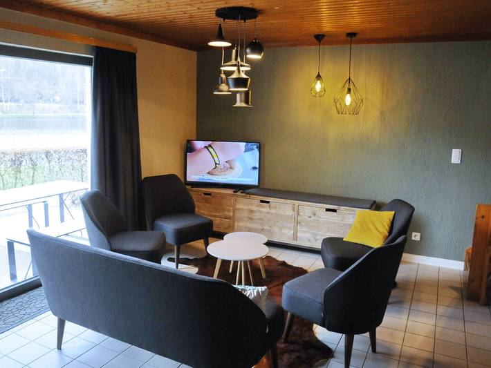 Vakantiehuis voor 8 personen, with Terras and Sauna as well as Uitzicht op het meer in Vielsalm