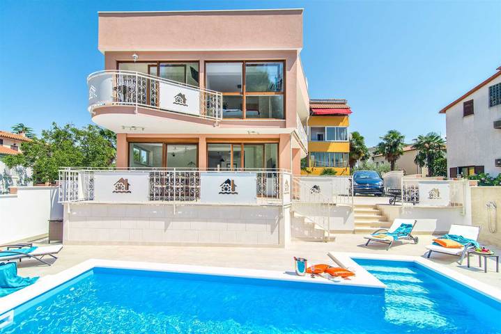 Ferienhaus für 6 Personen, mit Balkon und Balkon/Terrasse sowie Terrasse und Whirlpool in Umag und Umgebung - 2