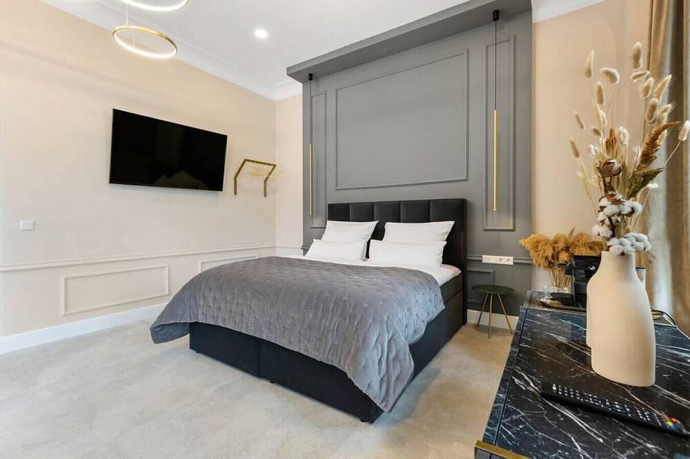 Entire apartment, New Luxus Suite Kingbed Netflix Center in Augsburg-Innenstadt, Augsburg