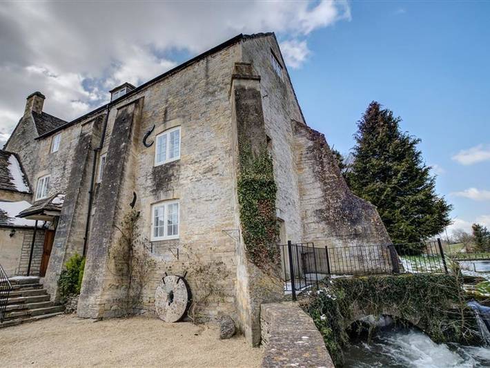 Cottage for 12 people, with garden, with pets in Bibury
