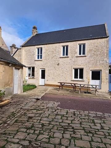 Gîte pour 8 personnes, avec jardin à Longues-sur-Mer