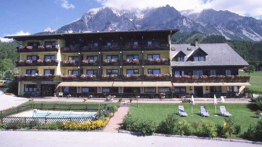 Hôtel pour 3 personnes, avec jardin ainsi que sauna et piscine