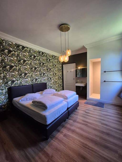 Location de vacances pour 14 personnes, avec jacuzzi et piscine ainsi que sauna et jardin, animaux acceptés à Flobecq - 2