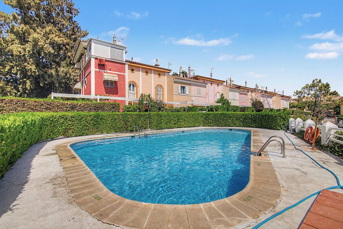 Apartamento inteiro, Apartamento 'Mirador Del Golf' com piscina partilhada, terraço privado e acesso Wi-Fi in Islantilla, Lepe