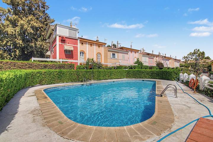 Apartamento inteiro, Apartamento 'Mirador Del Golf' com piscina partilhada, terraço privado e acesso Wi-Fi in Islantilla, Lepe