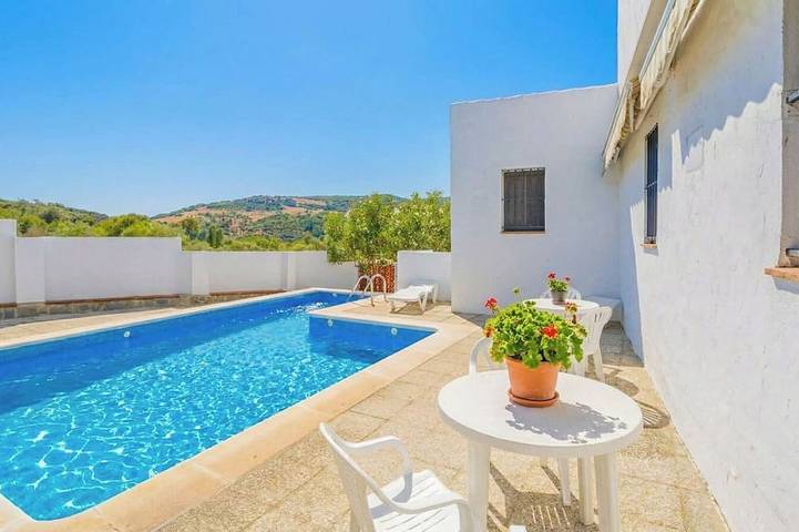 Chalet para 2 personas, con jardín y piscina - 1