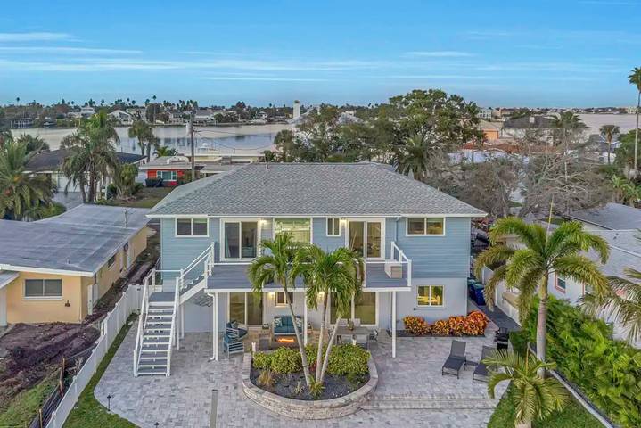 Vacation rental for 10 people, with yard, kid friendly in Pinellas County