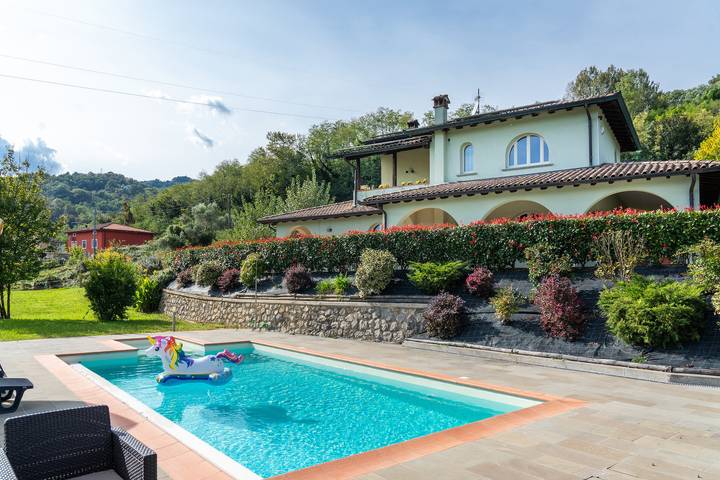 Villa per 10 persone, con giardino e idromassaggio nonché terrazza in Garfagnana