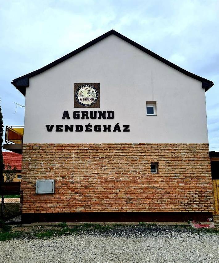 Ferienwohnung für 6 Personen, mit Balkon und Terrasse sowie Garten und Ausblick in Balatonszabadi
