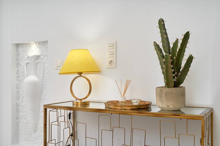 Apartamento entero, Apartamento 'Portichuelo Majuelo Melocotón' con Wi-Fi y aire acondicionado in Playa San Cristobal, Almuñecar