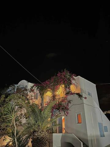 Ferienwohnung für 2 Personen, mit Ausblick und Terrasse sowie Garten, mit Haustier auf Santorin