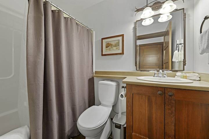 Vacation rental for 7 people, with hot tub in Sun Peaks