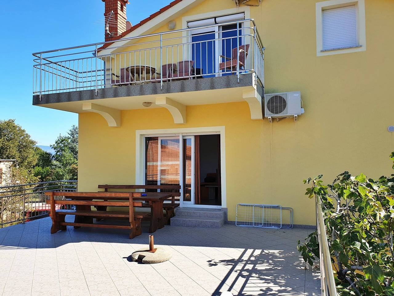 Ganze Wohnung, Apartment Rea - 220 m vom Meer, Haustiere wilkommen, privater Parkplatz, Terrasse in Silo (Krk), Krk