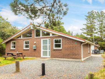 Ferienhaus für 8 Personen, mit Whirlpool und Terrasse sowie Sauna und Pool, kinderfreundlich in Blavand