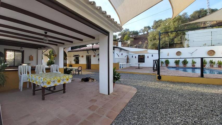 Casa rural para 13 personas, con vistas además de jardín y piscina, Se admiten mascotas en Almogía - 2