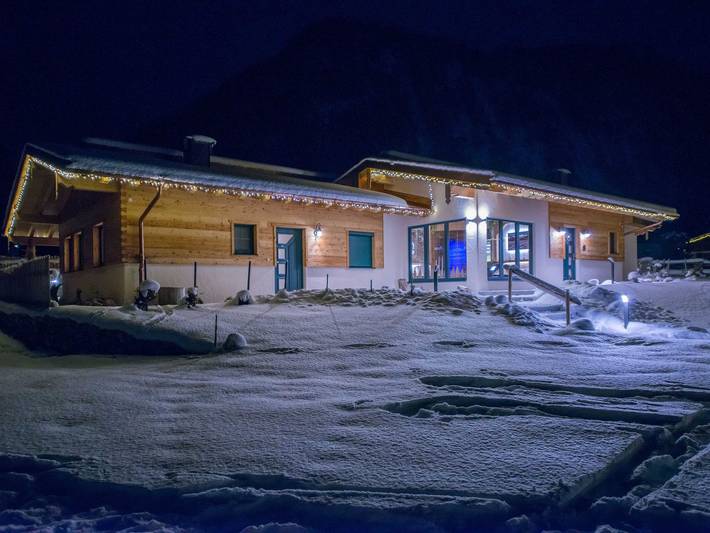 Ferienpark für 4 Personen, mit Seeblick und Ausblick sowie Sauna und Garten, mit Haustier in den Alpen - 3
