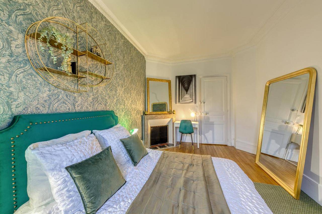 Appartement entier, One-Bedroom Apartment in Enghien-les-Bains, Val-d'Oise