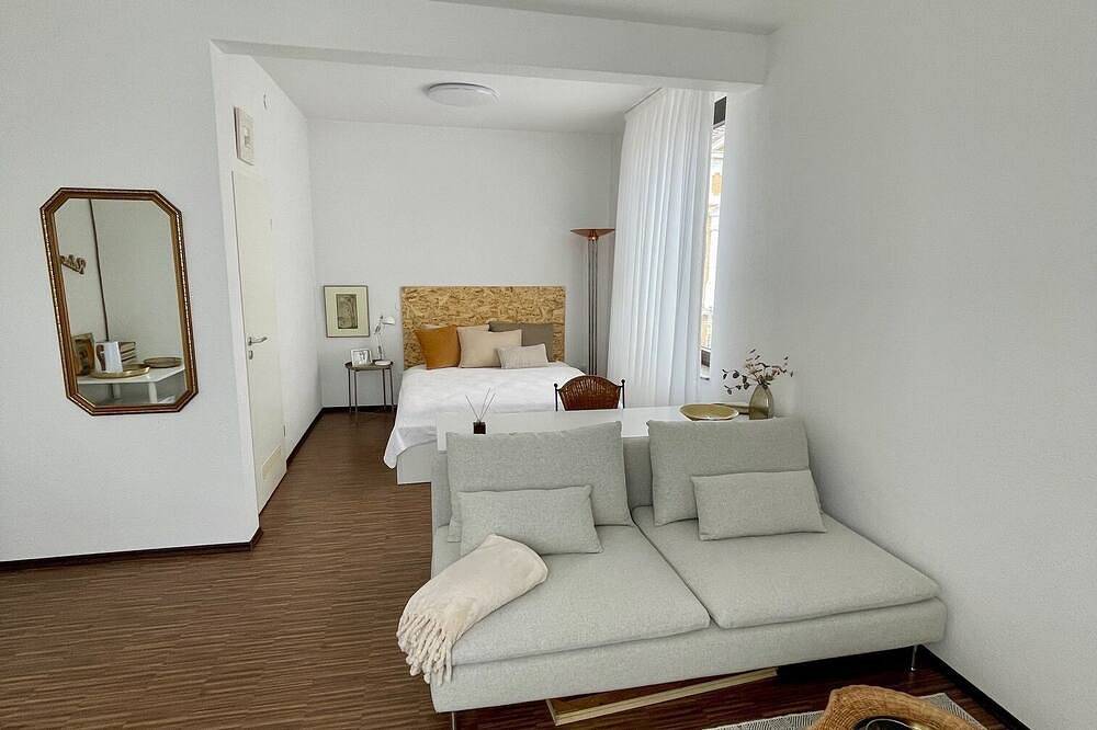Ganze Wohnung, Superior Apartment: Citylage Museen Schlösser Phantasialand-Shuttle vor der Tür in Phantasialand, Brühl