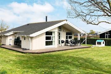 Ferienhaus für 6 Personen, mit Garten in Flovt Strand