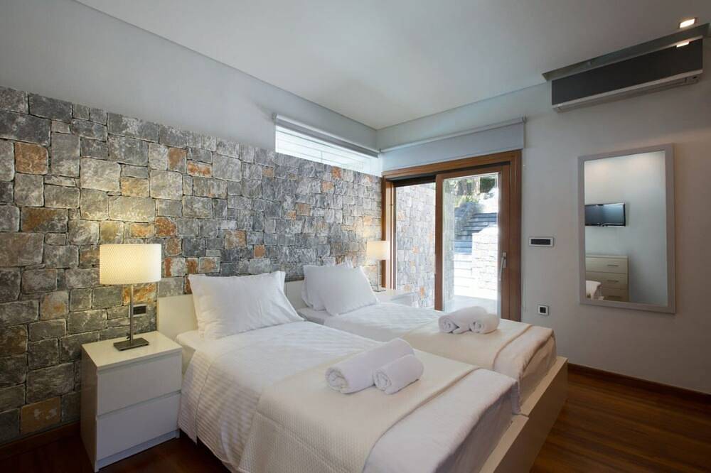 Villa Thermaia, Divine Sea Views, Private Infinity Pool, Furnished Terrace,. in Chania regione