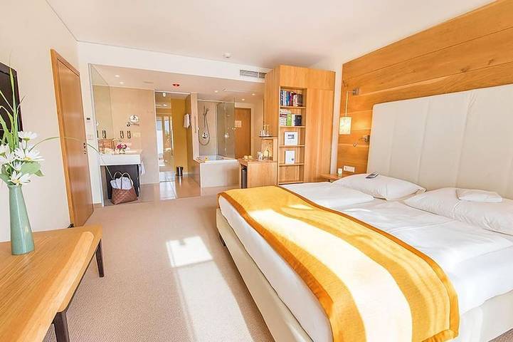 Ferienhaus für 3 Personen, mit Whirlpool und Garten sowie Pool und Sauna