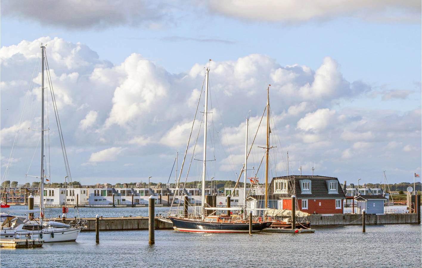 Ganze Ferienwohnung, Rückzugsort am Strand: Parkplatz, TV, Terrasse & Küche in Olpenitz, Kappeln