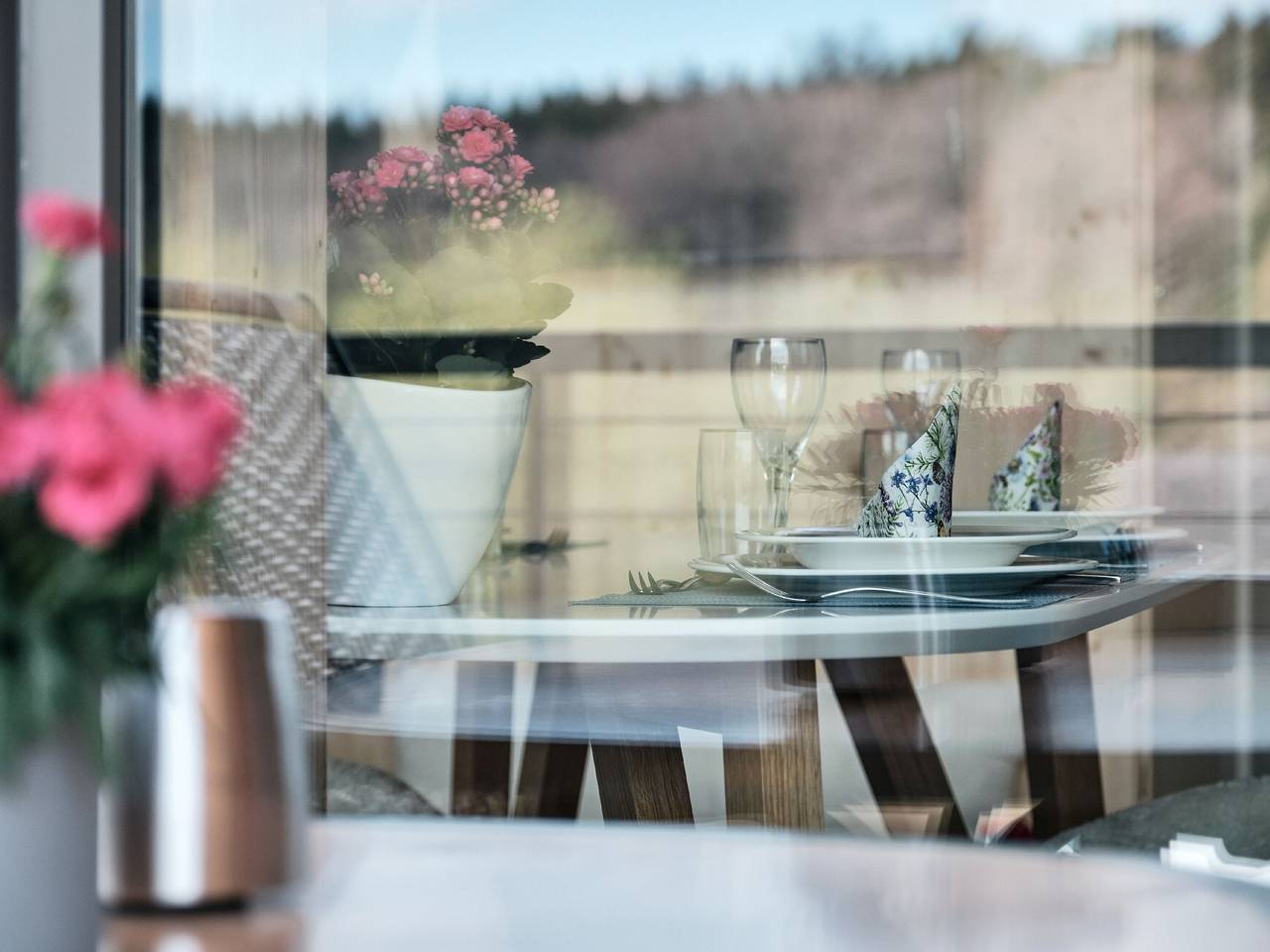 Ferienhäuser Fischer Wagenhausen - Luxus Chalet mit Whirlpool, Nr. 7a, Doppelhaus, 60qm, 2 Schlafzimmer, Indoor-Infrarotkabine, max. 4 Personen in Bad Saulgau, Region Bodensee-Oberschwaben