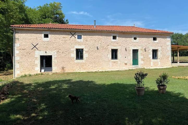Location de vacances pour 6 personnes, avec Piscine à Saint-Adjutory