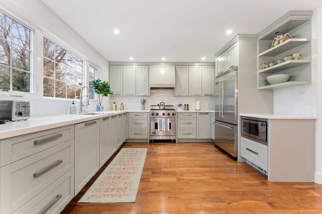 Spacious 2bdrm home in Burlington in Burlington (Ontario), Lake Ontario (Canada)