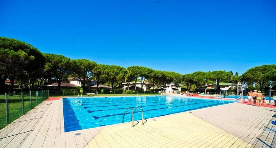 Casa vacanza per 7 persone, con giardino e piscina nonché terrazza, con animali domestici in Bibione