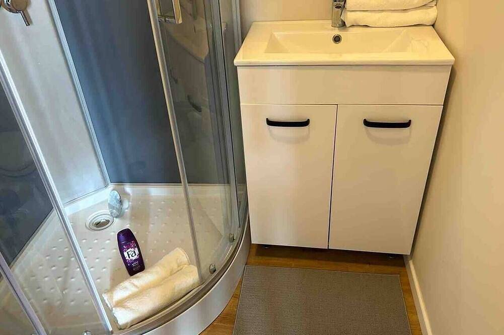 Geheel appartement, Station 173 B Brussels-Charleroi-airport in Ransart, Charleroi