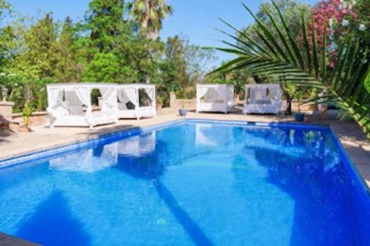 Holiday Home 'Mateo' with Shared Pool, Wi-Fi and Air Conditioning in Manacor, East Majorca