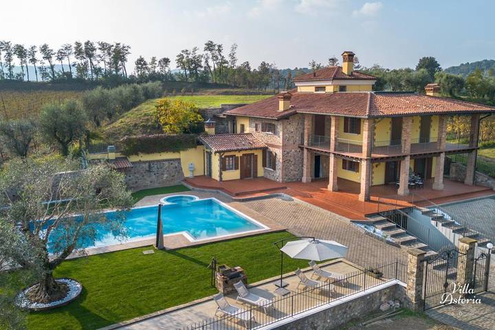 Villa für 15 Personen, mit Balkon und Terrasse sowie Garten und Pool in Franciacorta