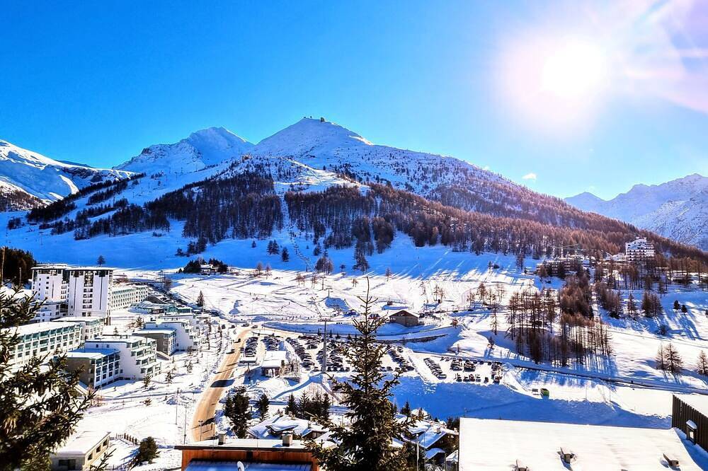 Ganze Wohnung, Wonderful Apartment In Residence With A View. in Sestriere, Via Lattea