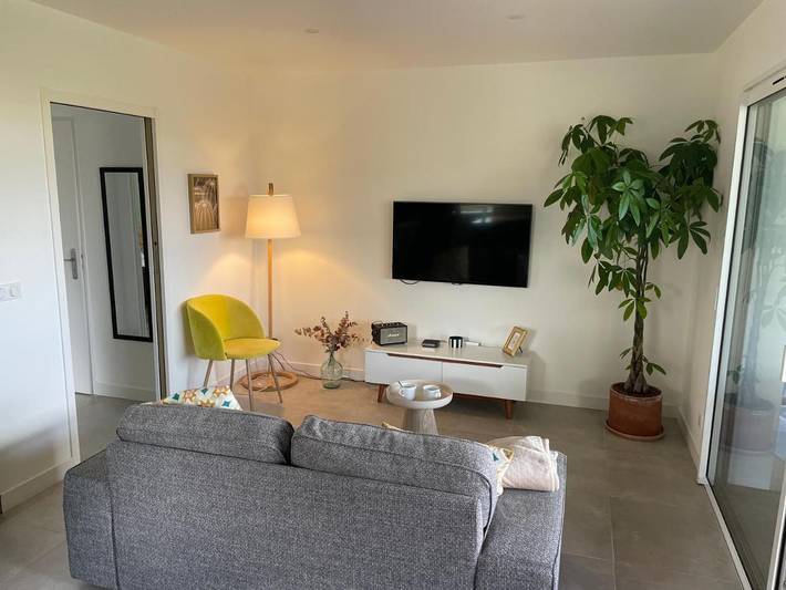 Gîte pour 3 personnes, avec vue ainsi que jardin et terrasse à Halsou - 3