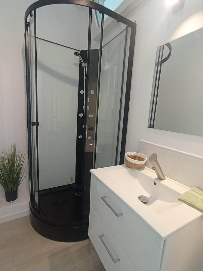 Appartement entier, Le Kenav - Studio A 300 M Du Port in Locmiquélic, Côte des Mégalithes