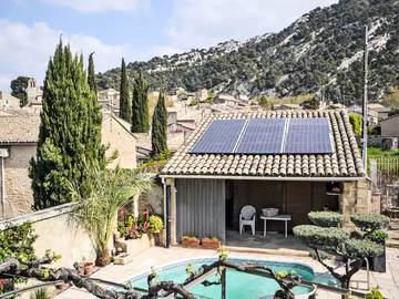 Location de vacances pour 5 personnes, avec piscine et terrasse à Robion